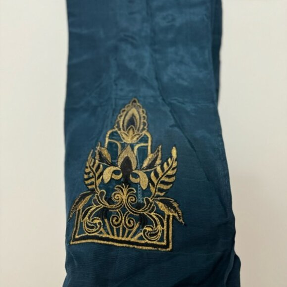 Chiffon Suit. - Picture 5 of 8